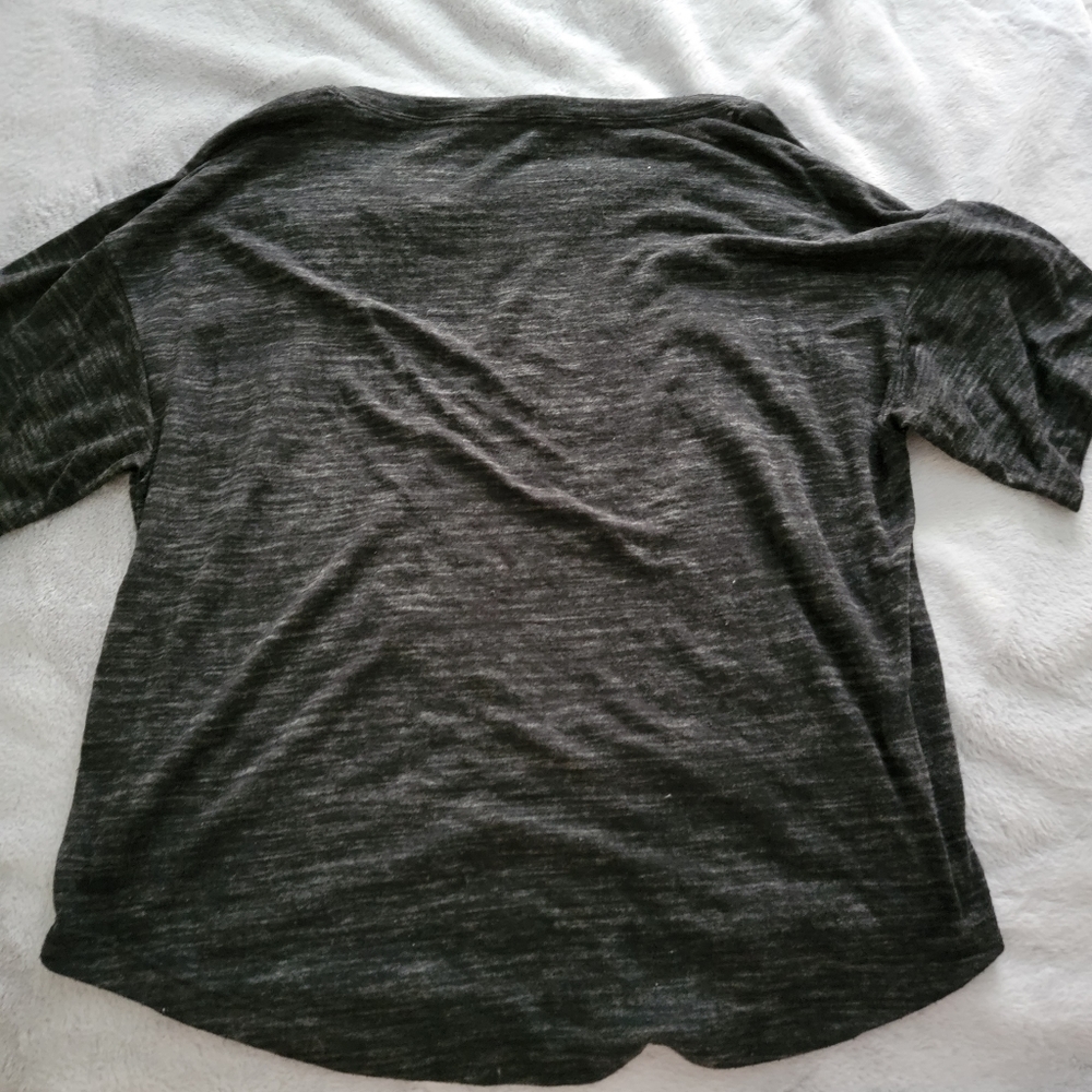 Cropped dark gray - black shirt